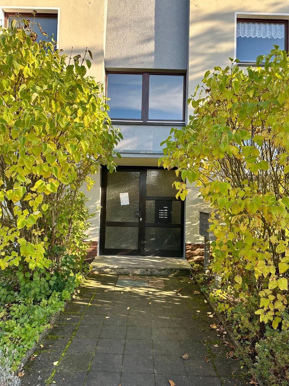 Property building, Facade/entrance, Garden, Garden view