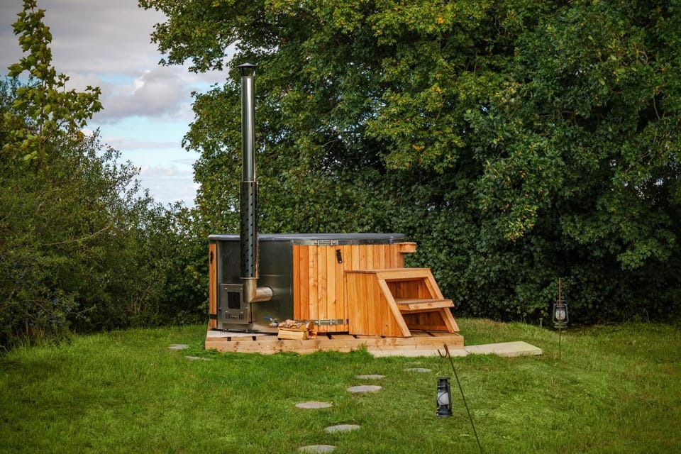 Hill Top Hideaway Shepherds Hut with Hot Tub Campground/ 
RV Resort in Maldon District