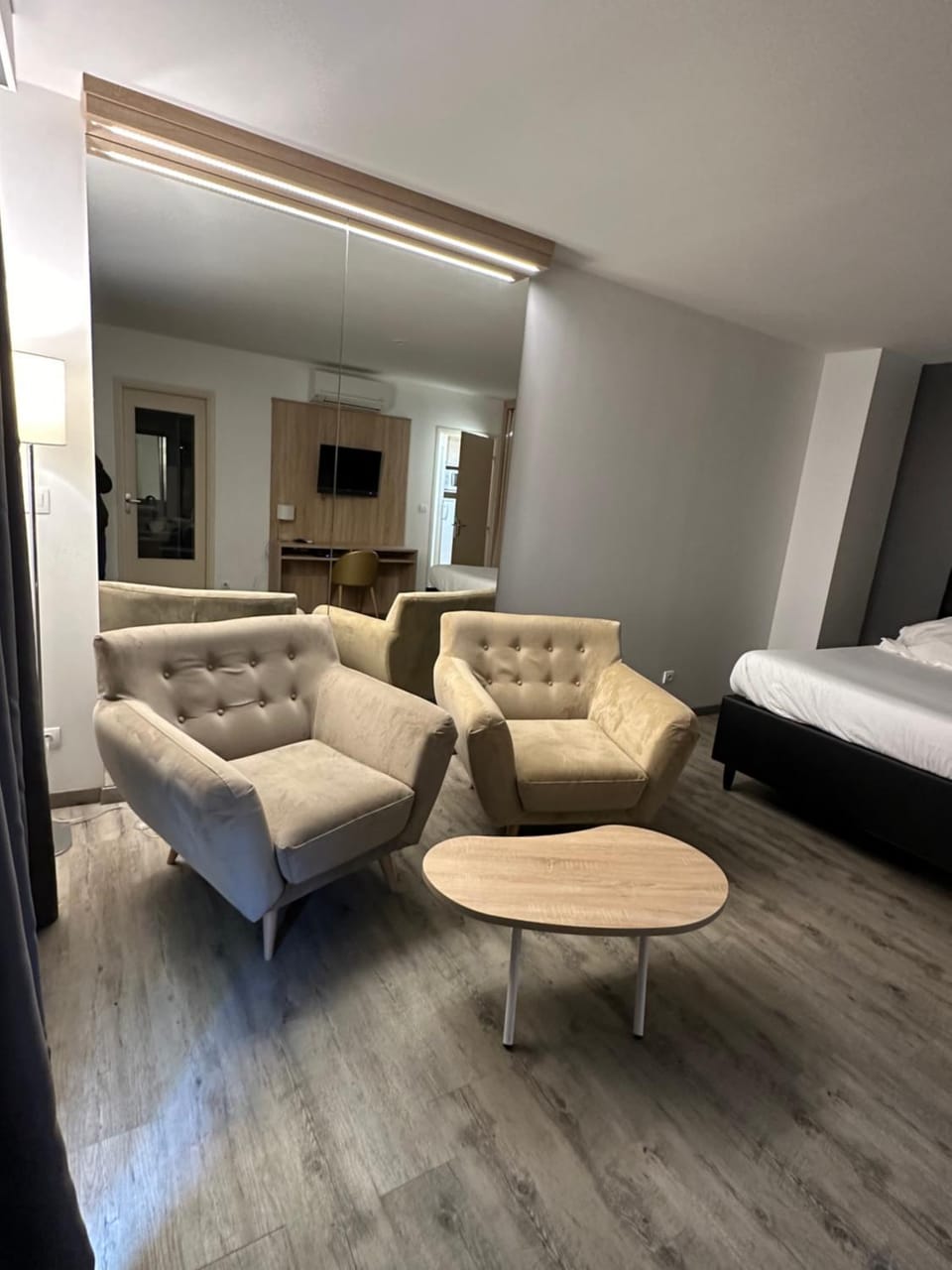 Beau studio 30m2, Piscine et jacuzzi au Jardin d'Eden, dédié aux couples, Village Naturiste Apartment in Agde