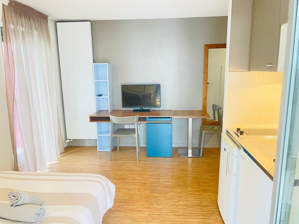 Studio Harmonie Confluence Lyon City et piscine chauffante Apartment in Lyon