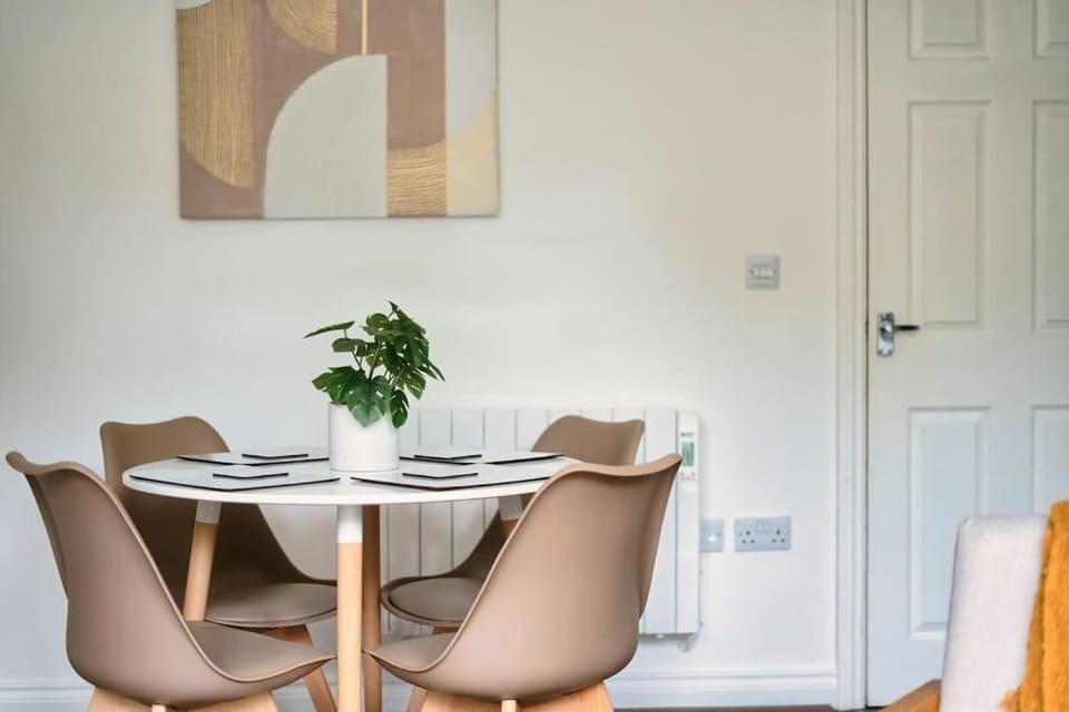 Stunning 2 Bed by the City Centre & Bute Park Apartment in Cardiff