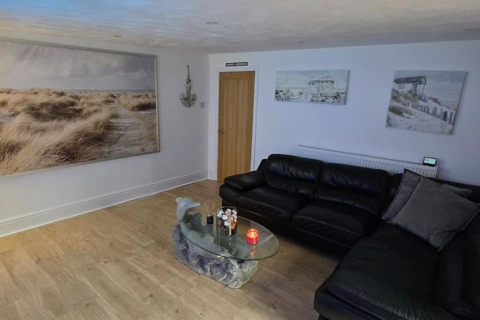 Welcome to the Beach House! Apartment in Rhôs-on-Sea