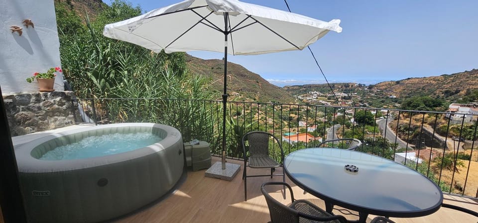 Natural landscape, Hot Tub, View (from property/room), Balcony/Terrace, Dining area, Mountain view