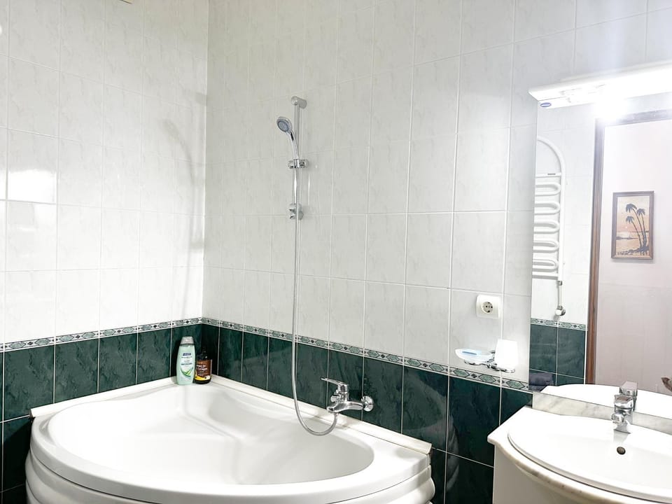 Shower, Bathroom, Bath, towels