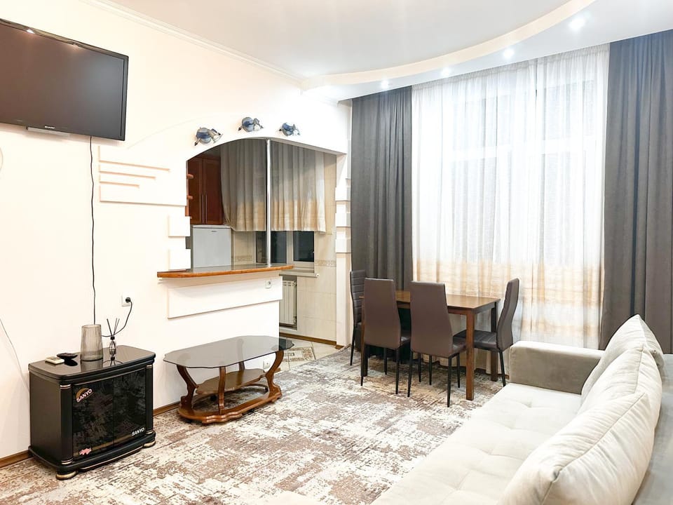 TV and multimedia, Kitchen or kitchenette, Living room, Dining area
