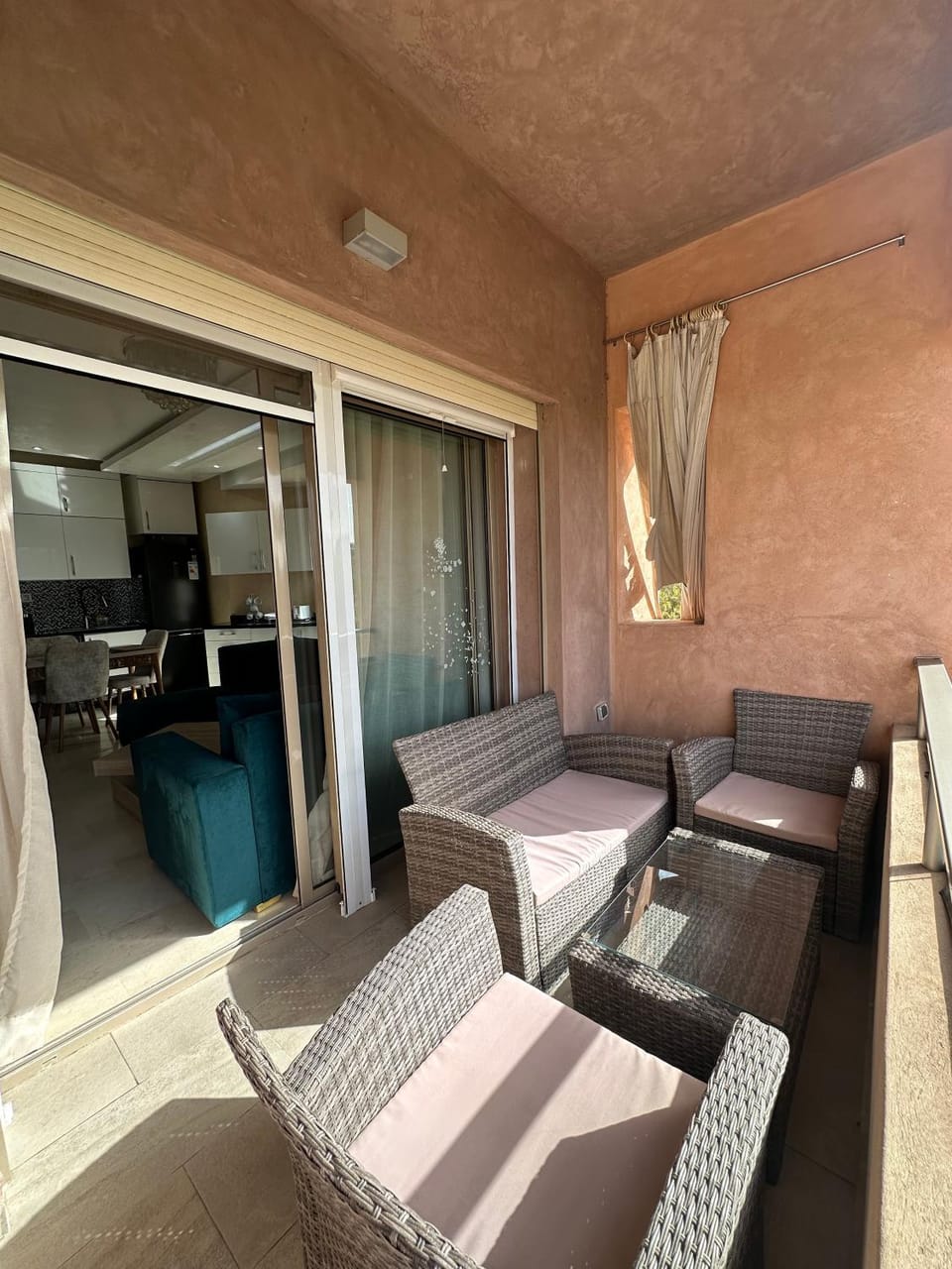 Seating area, Dining area