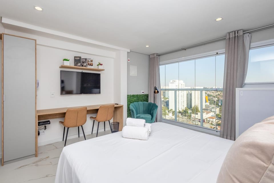 Bed, TV and multimedia, View (from property/room), Photo of the whole room, Dining area, Bedroom