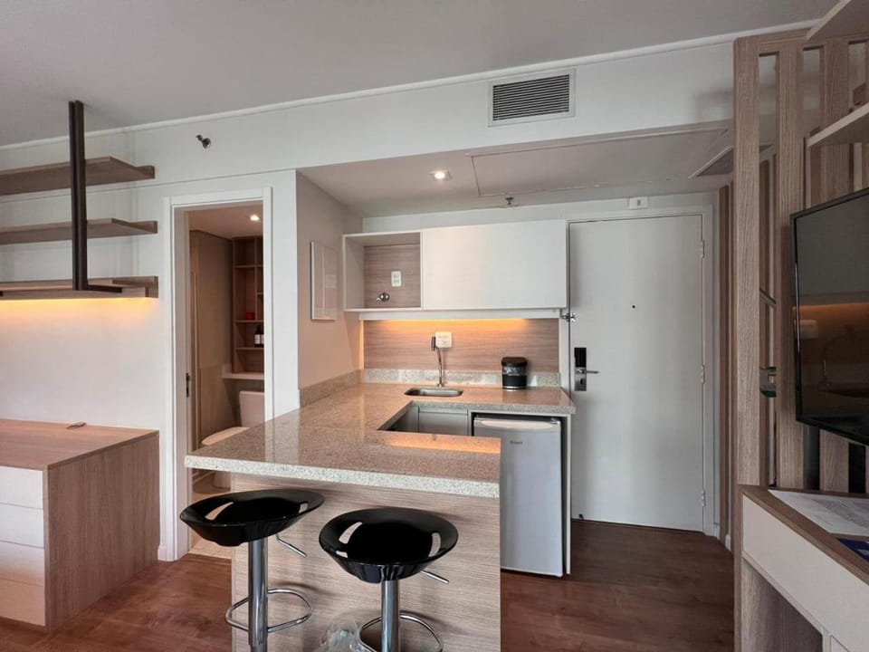 Kitchen or kitchenette, Dining area, minibar