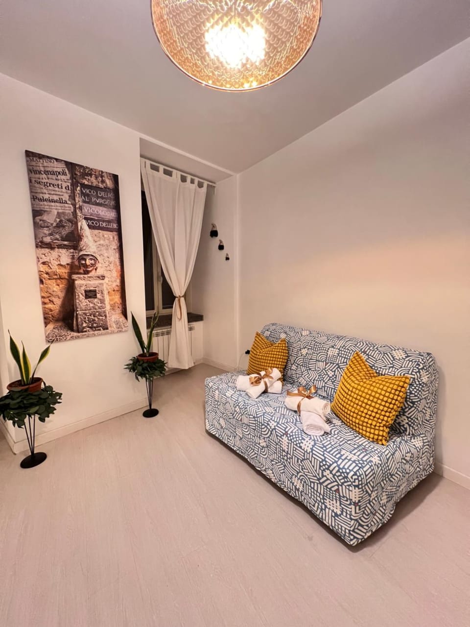 Napoli Street Chiaia Apartment in Naples