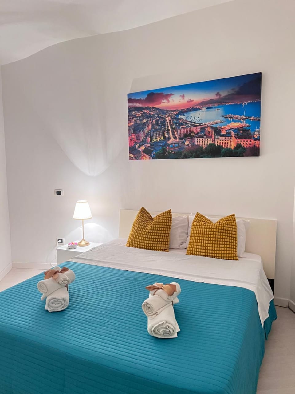 Napoli Street Chiaia Apartment in Naples