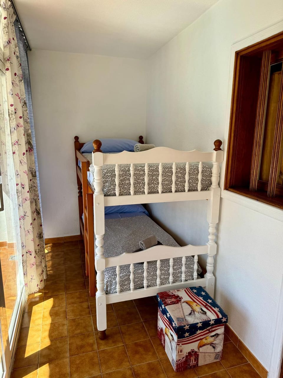 Bed, Photo of the whole room, Bedroom, bunk bed, towels