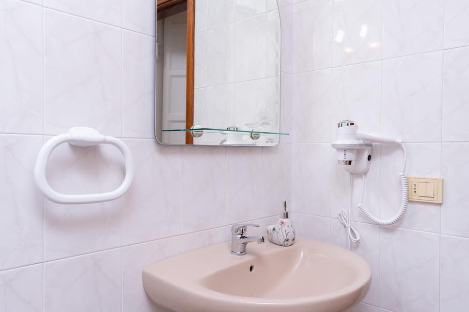 Bathroom, hair dryier, towels