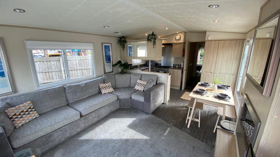 TV and multimedia, Kitchen or kitchenette, Living room, Seating area, Dining area, oven