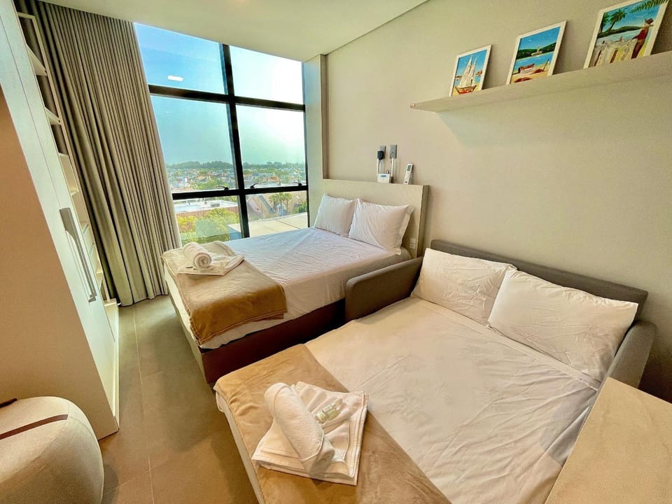 Bed, Seating area