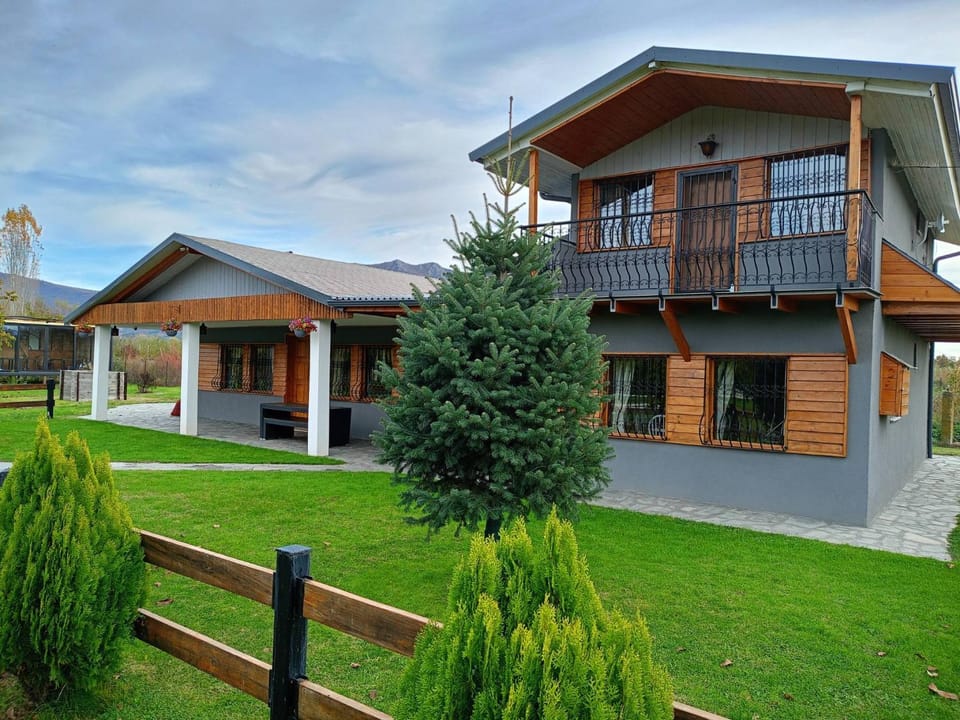 Property building, Spring, Day, Natural landscape, Garden, Garden view