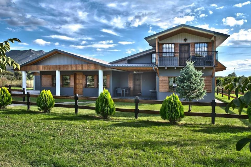Property building, Spring, Day, Natural landscape, Garden, Garden view