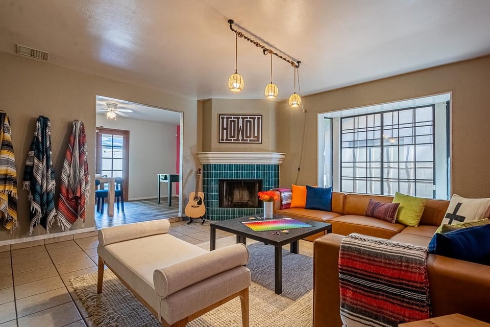 Living room, Photo of the whole room, Seating area, fireplace