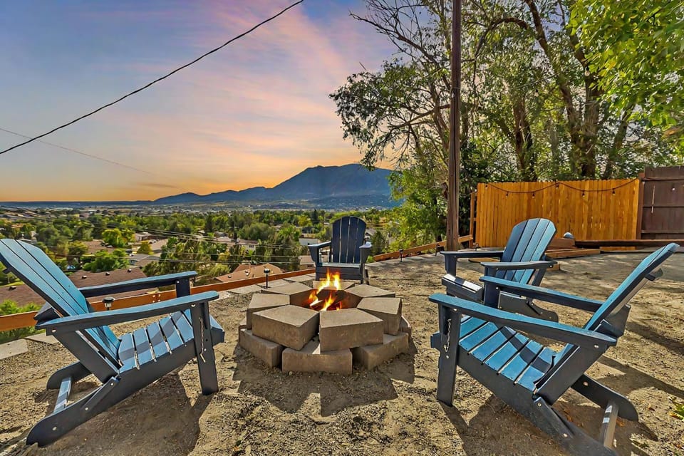 Mountain Views Climbing wall Mini Golf Hot tub House in Colorado Springs