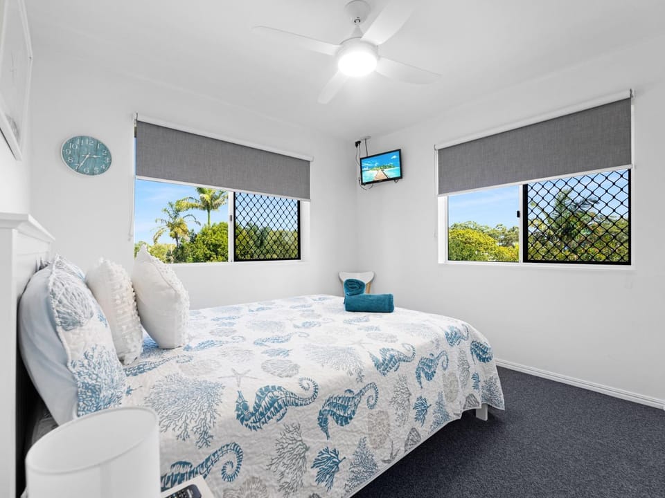 2-Bed with Pool, Near Torquay Beach, Hervey Bay Apartment in Hervey Bay