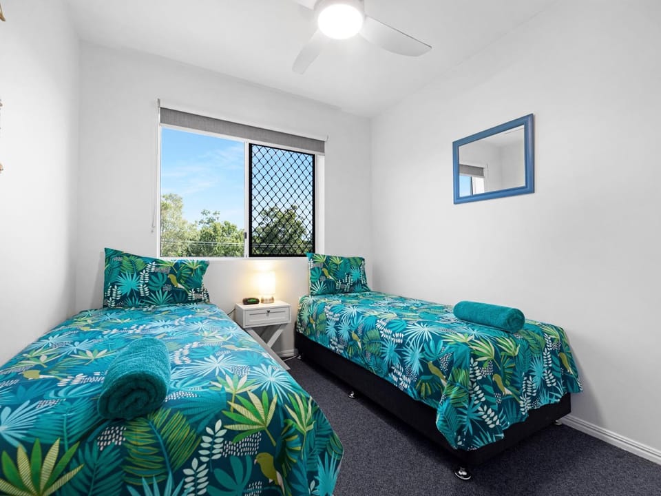 2-Bed with Pool, Near Torquay Beach, Hervey Bay Apartment in Hervey Bay