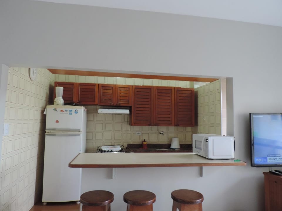Kitchen or kitchenette, microwave, oven, stove
