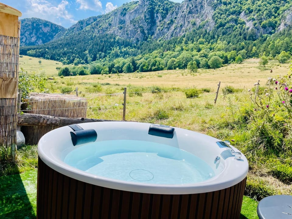 Glamping Hohe Wand - Kuppelzelt "Panoramablick" mit Sternenfenster Luxury tent in Austria