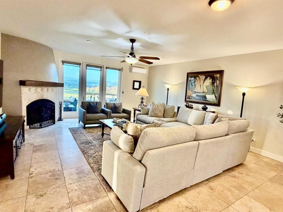 Paso Robles Estate w Hot Tub, Game Room & Views House in Sierra Nevada