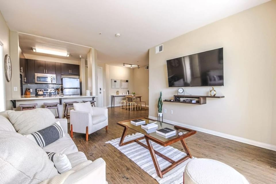 Marina del Rey 2BR - Near LAX, Beach & Dining Apartment in Marina del Rey