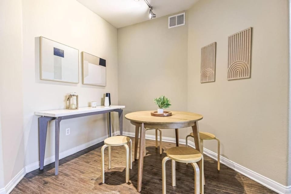 Marina del Rey 2BR - Near LAX, Beach & Dining Apartment in Marina del Rey