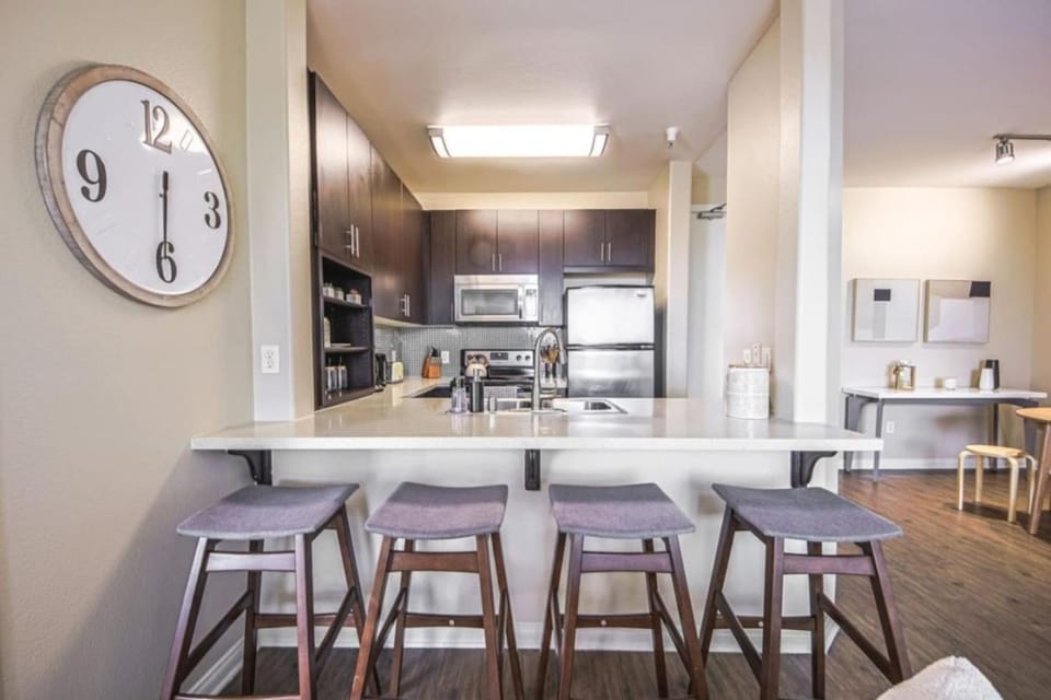 Marina del Rey 2BR - Near LAX, Beach & Dining Apartment in Marina del Rey