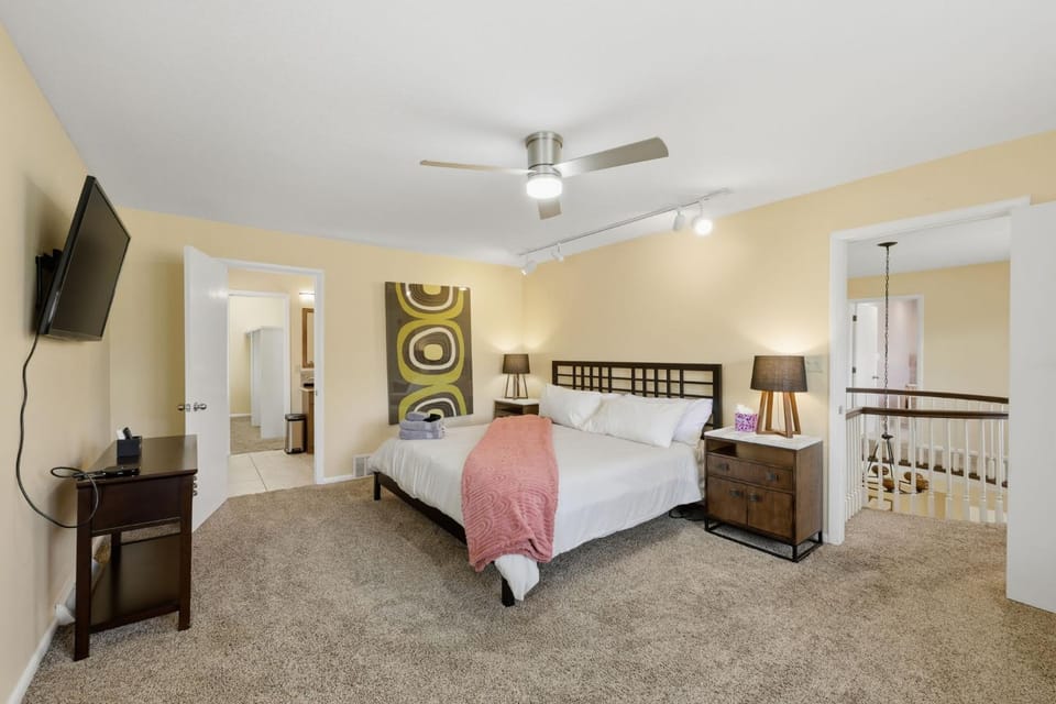 Spacious Pepper Pike Home - Near CLE Clinc & CWRU House in Lake Erie