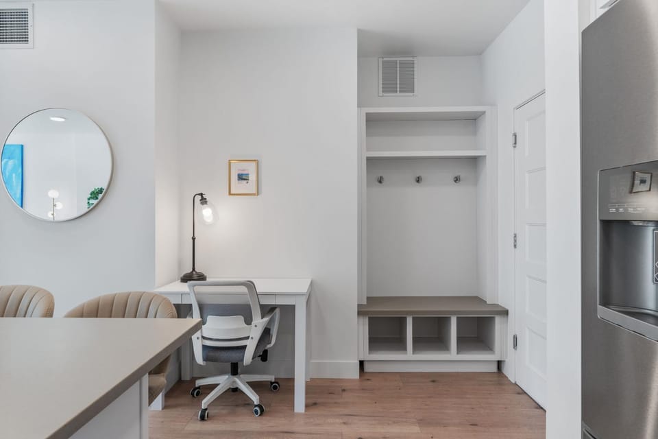 Deluxe Designer 1BR Gym Pool HTub Apartment in Salt Lake City
