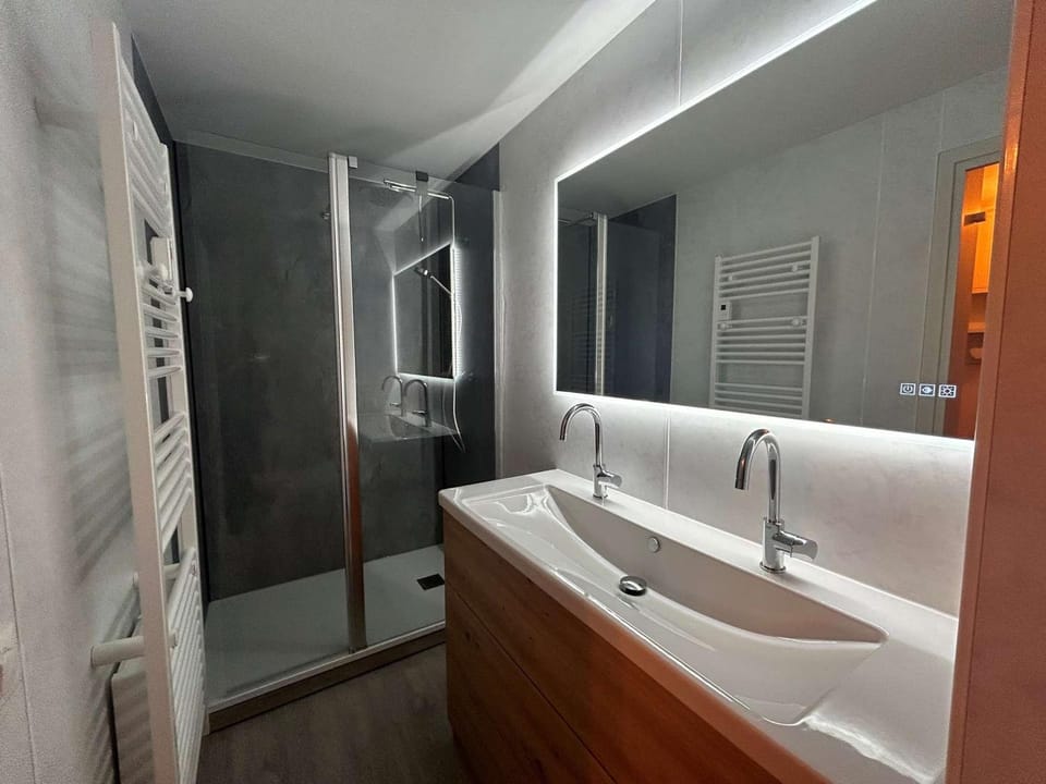 Studio skis aux pieds, 3 pers, centre Méribel, balcon, TV, fibre - FR-1-180-638 Apartment in Les Allues