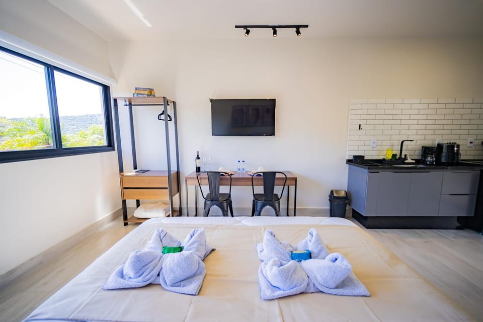 Bed, Coffee/tea facilities, Kitchen or kitchenette, Food and drinks, Photo of the whole room, Bedroom, minibar, towels