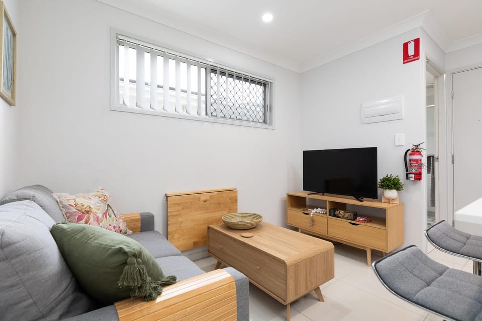 Communal lounge/ TV room, TV and multimedia, Living room, Seating area