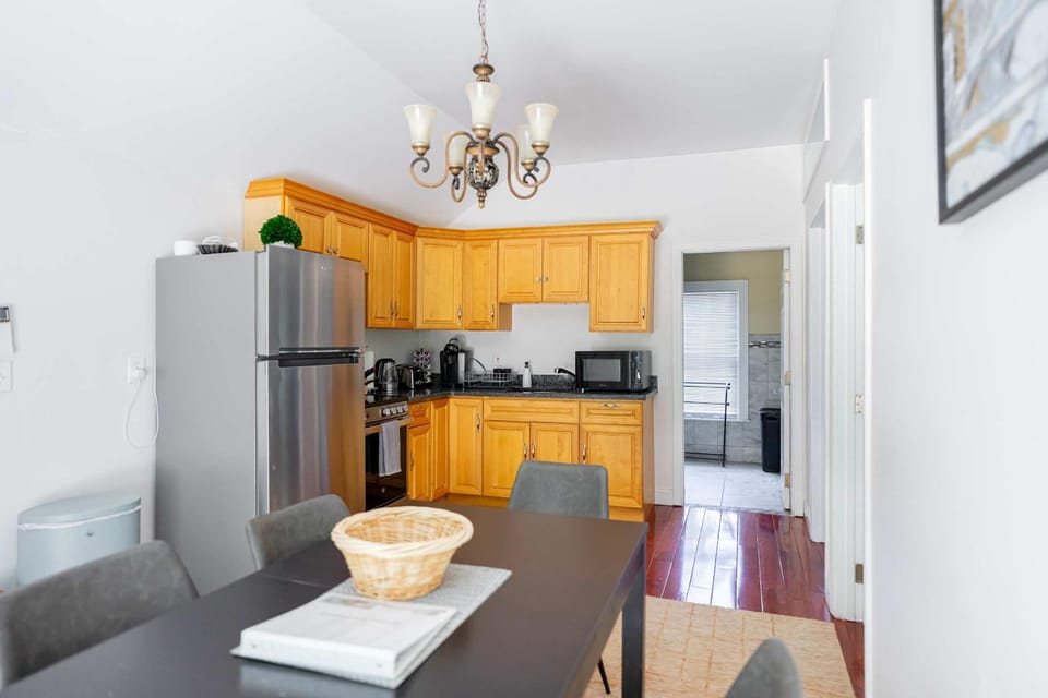 Spacious Two Bedroom Apartment House in Natick