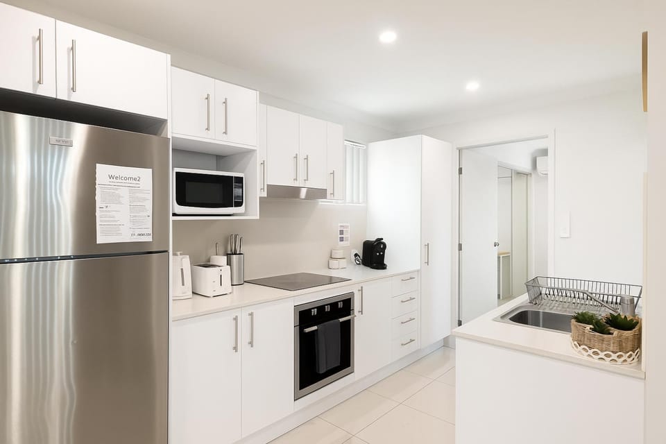 Coffee/tea facilities, Kitchen or kitchenette, microwave, oven, stove, toaster