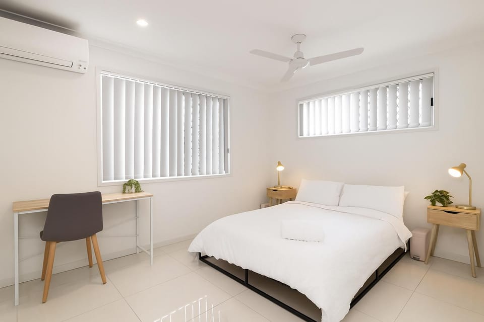 Bed, Bedroom, air conditioner