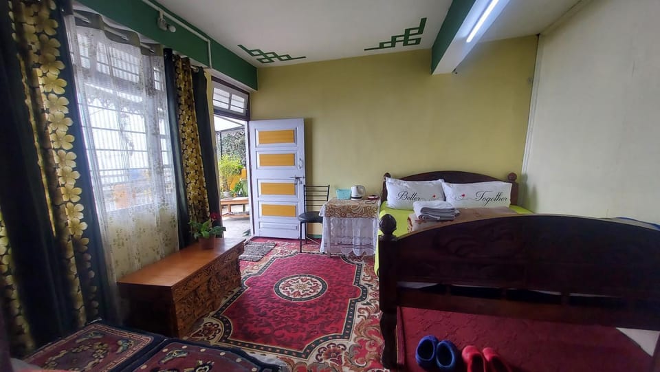 Bed, Photo of the whole room, Seating area, Bedroom