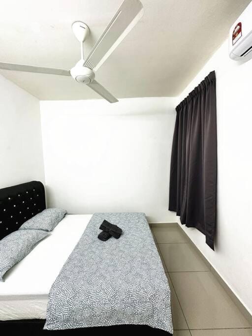 Tur -Weeks Stay-3rooms Private House Apartment in Bayan Lepas