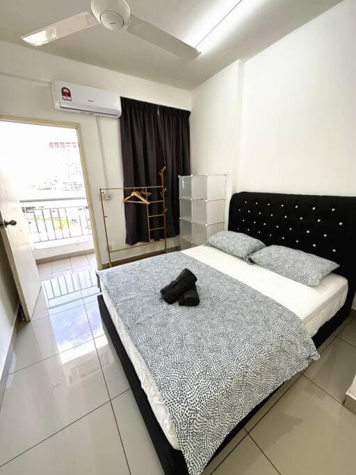 Tur -Weeks Stay-3rooms Private House Apartment in Bayan Lepas