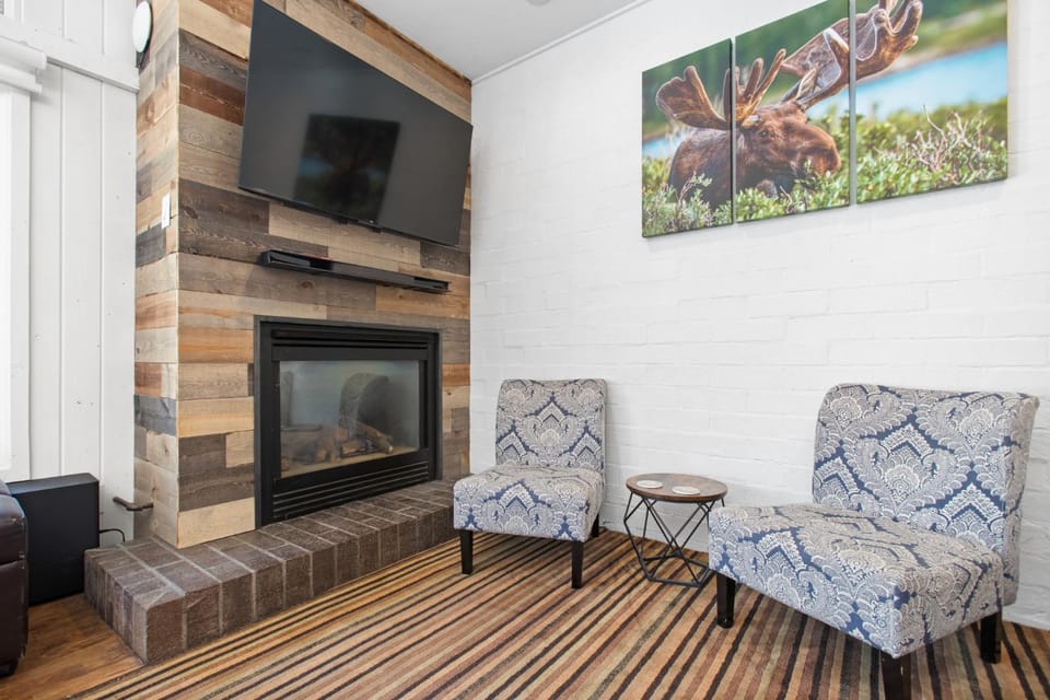 2 Hot Tubs, Great Mountain Views, Washer & Dryer in Unit House in Steamboat Springs