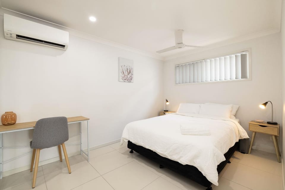 Bed, Bedroom, air conditioner