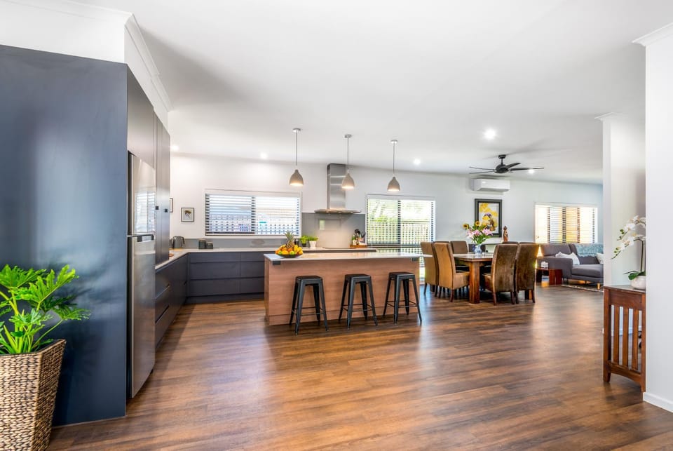 Kitchen or kitchenette, Living room