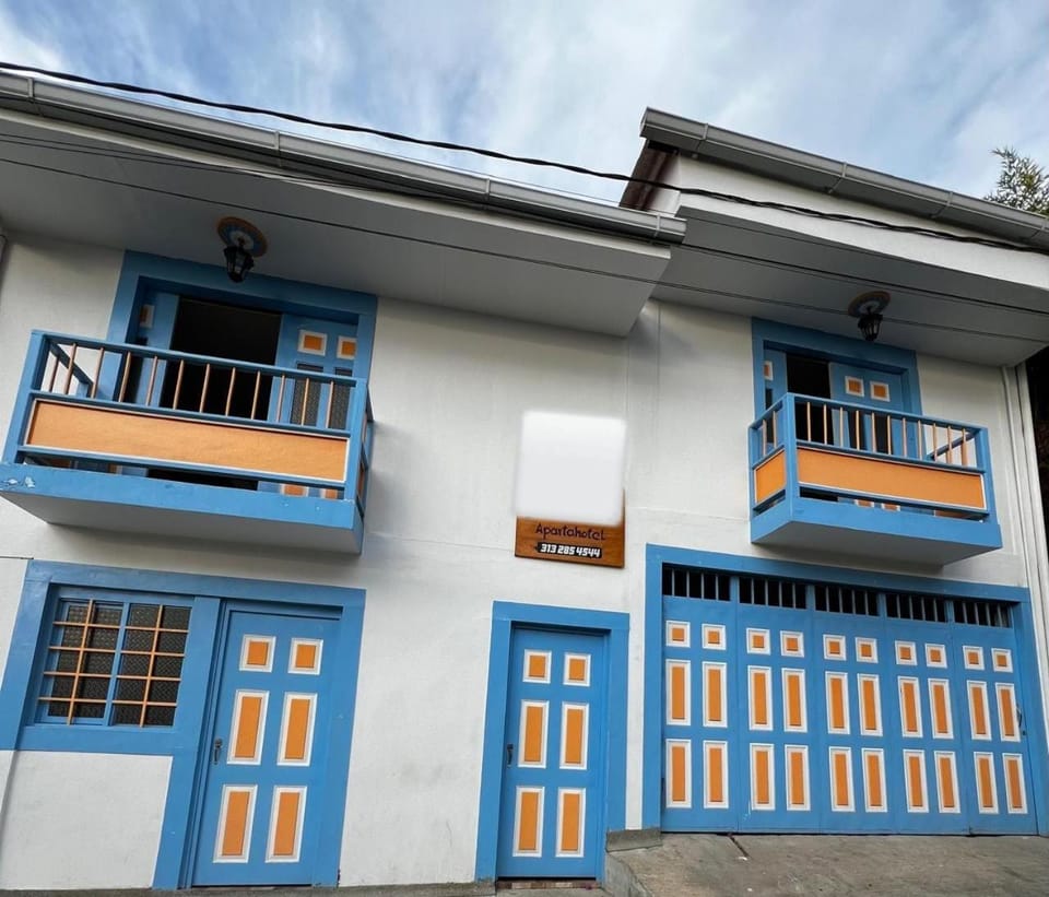 Facade/entrance, Balcony/Terrace