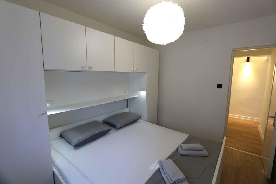 Summer, Bedroom