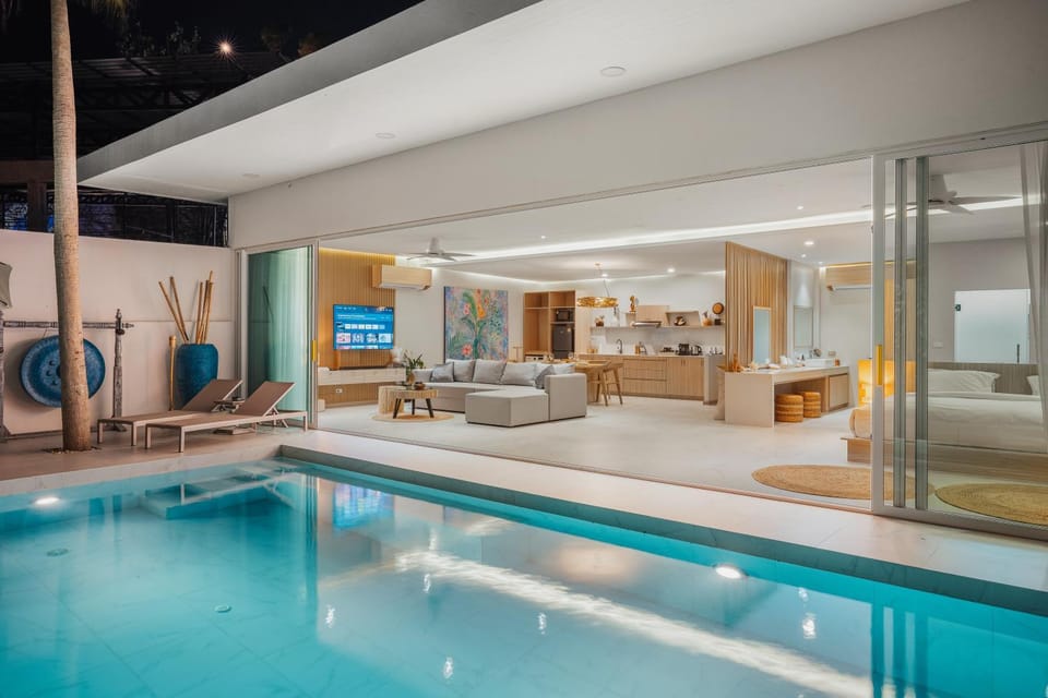 TV and multimedia, Seating area, Swimming pool