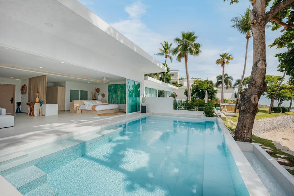 Property building, Patio, Pool view, Swimming pool, sunbed