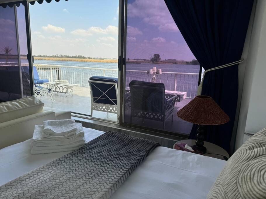 View (from property/room), Balcony/Terrace, Bedroom