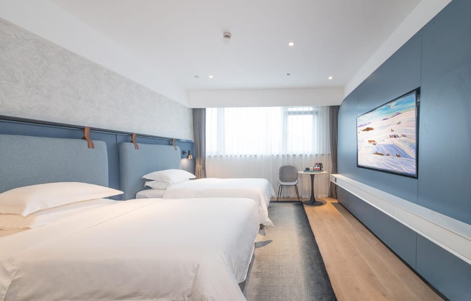 TV and multimedia, Photo of the whole room, Bedroom